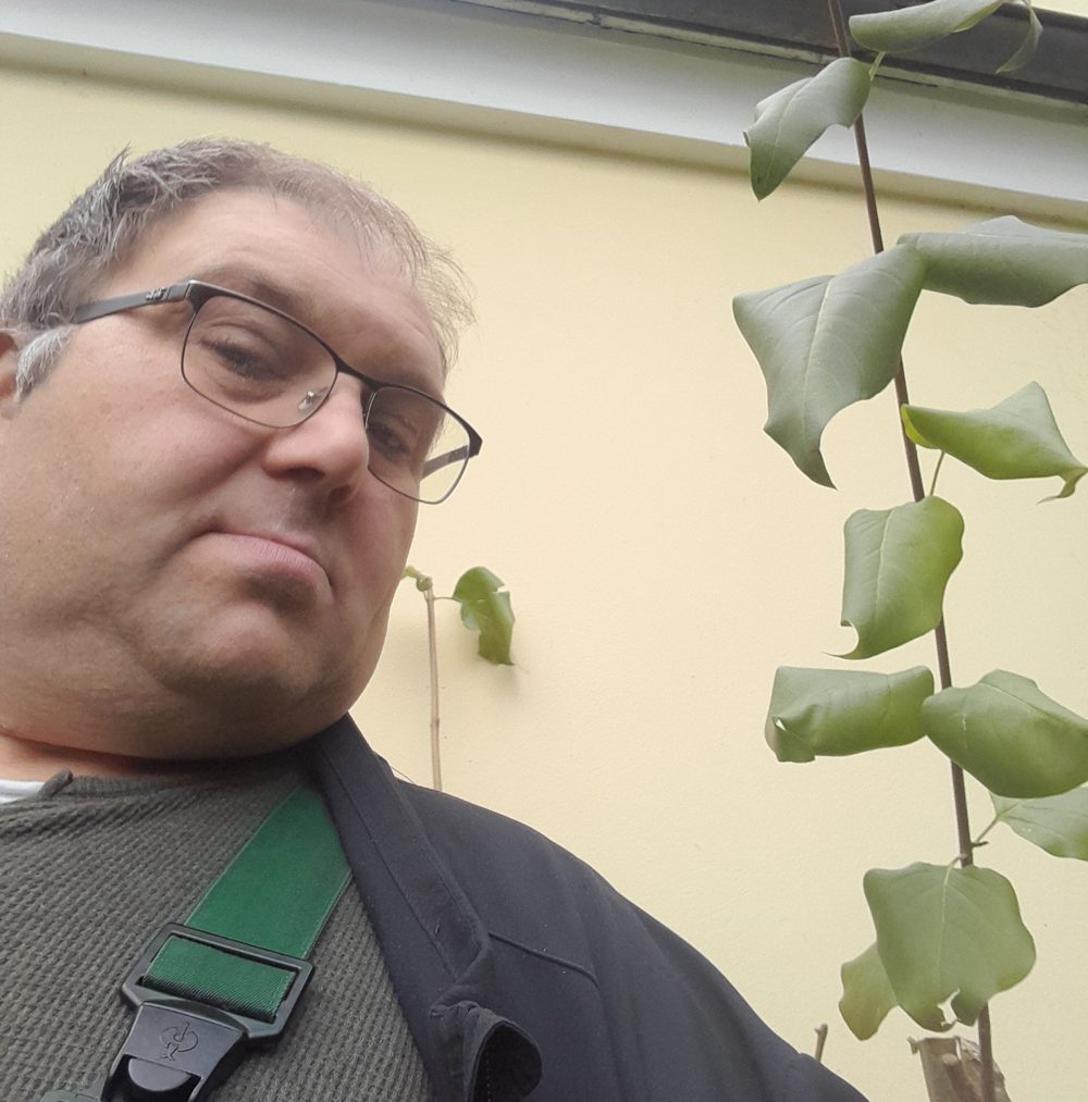 Porträt von Karl Hochreiter im Garten
